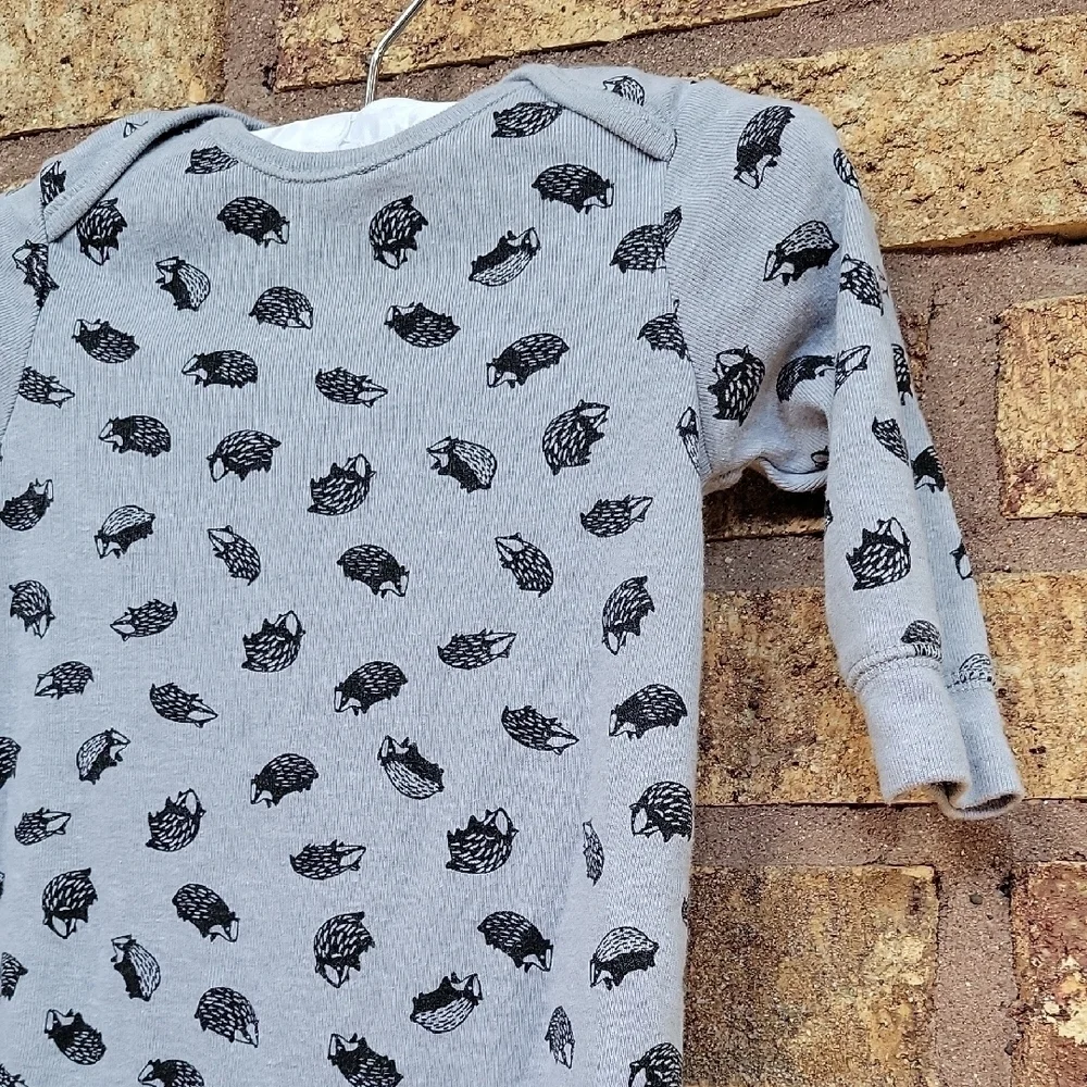 Old Navy Gray and Black Hedgehog One Piece With Button Snap Botton 3-6 Months